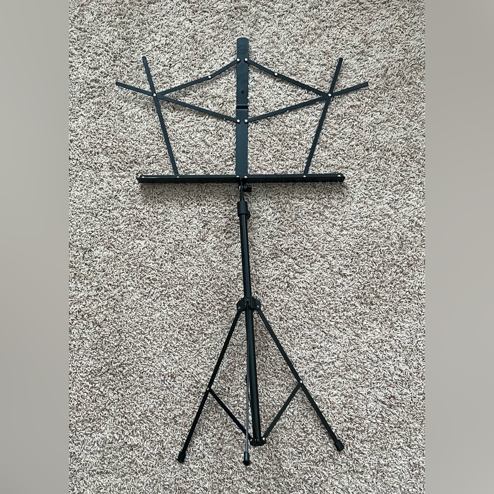 Clarinet stater pack with collapsible music stand